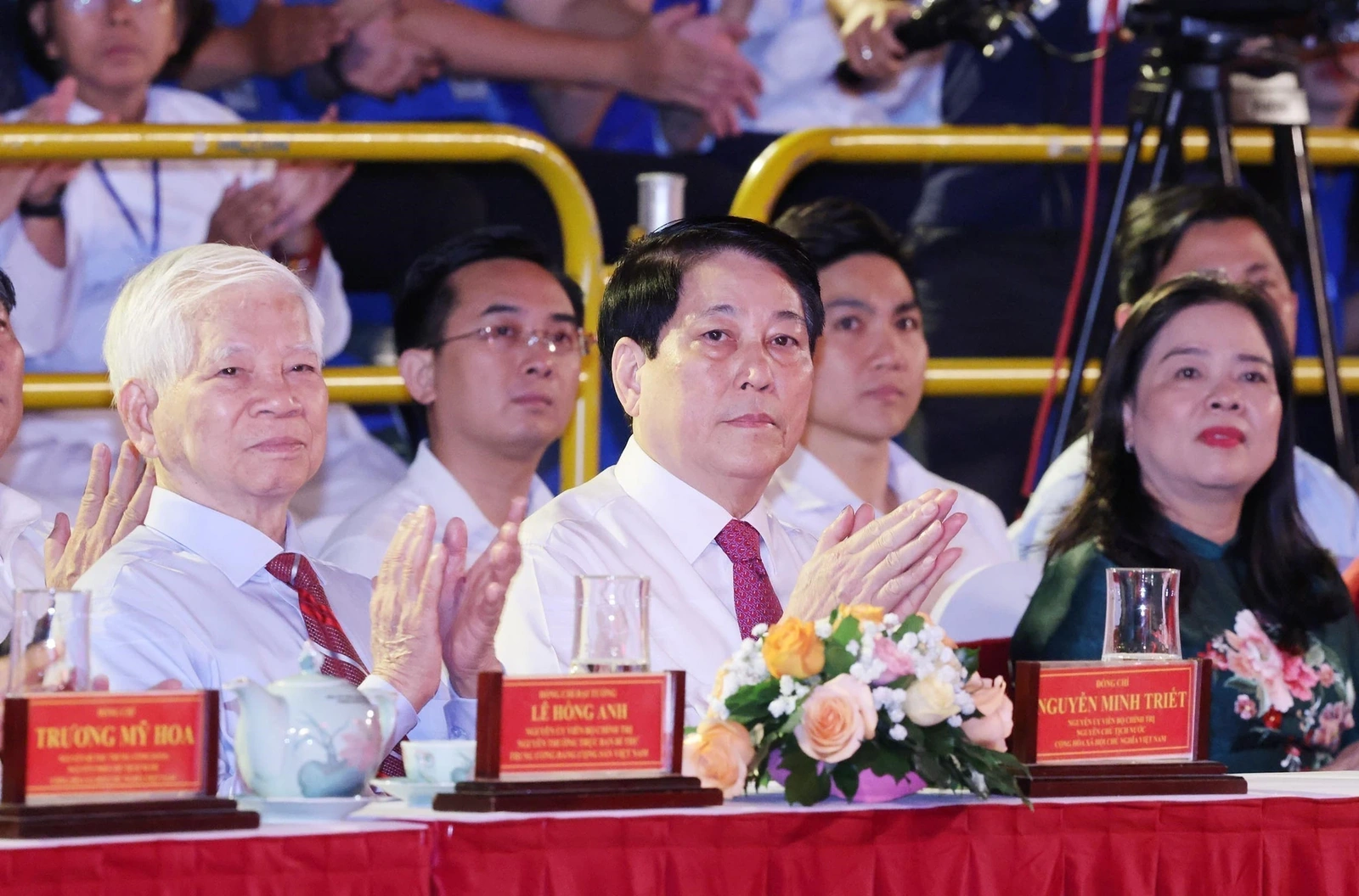 Lời hiệu triệu cho h&agrave;nh tr&igrave;nh mới của nội lực, đo&agrave;n kết, kh&aacute;t vọng ph&aacute;t triển