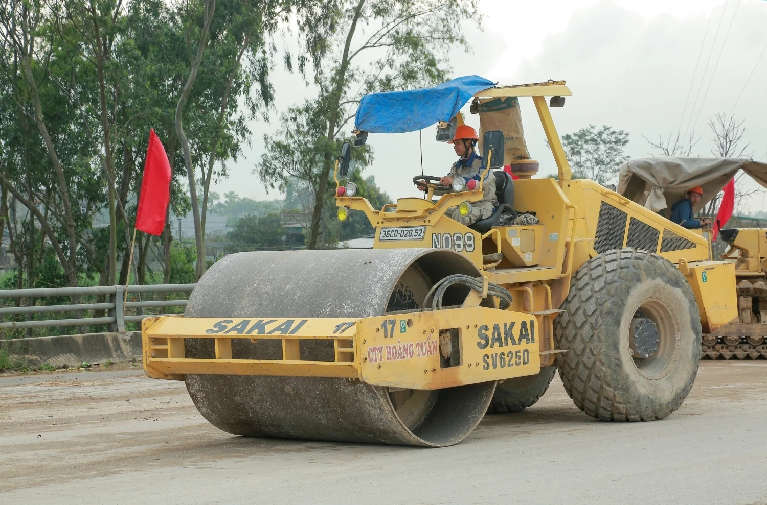 Ra quân thực hiện dự án đường giao thông trọng điểm