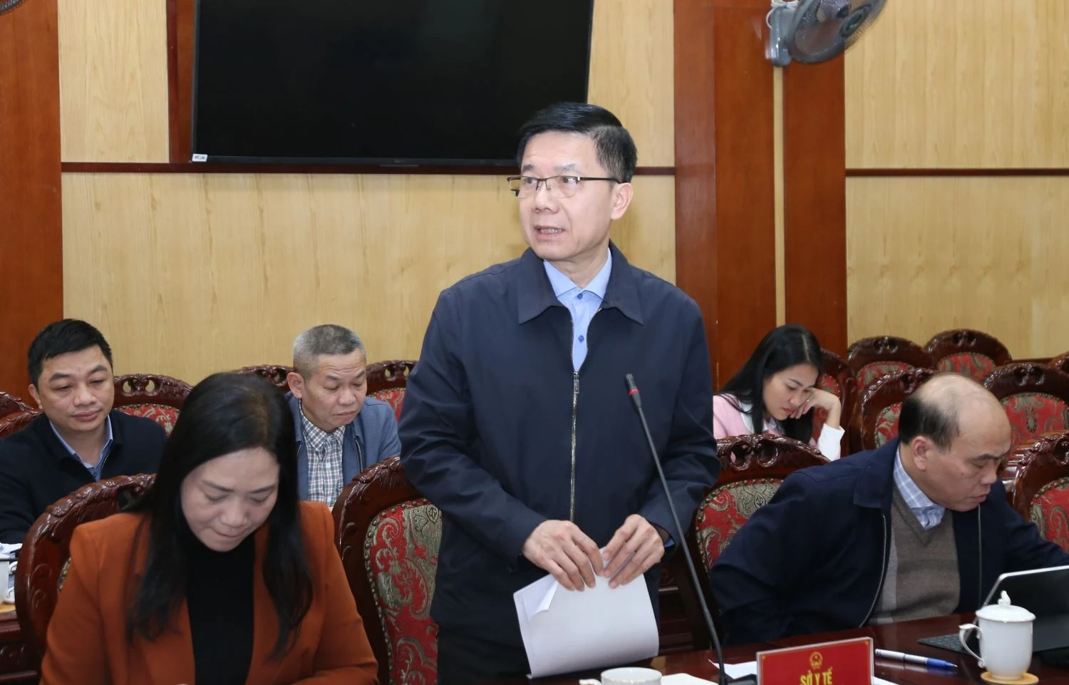 Chủ tịch UBND tỉnh chủ tr&igrave; phi&ecirc;n họp cho &yacute; kiến v&agrave;o c&aacute;c đề &aacute;n sắp xếp đơn vị sự nghiệp c&ocirc;ng lập