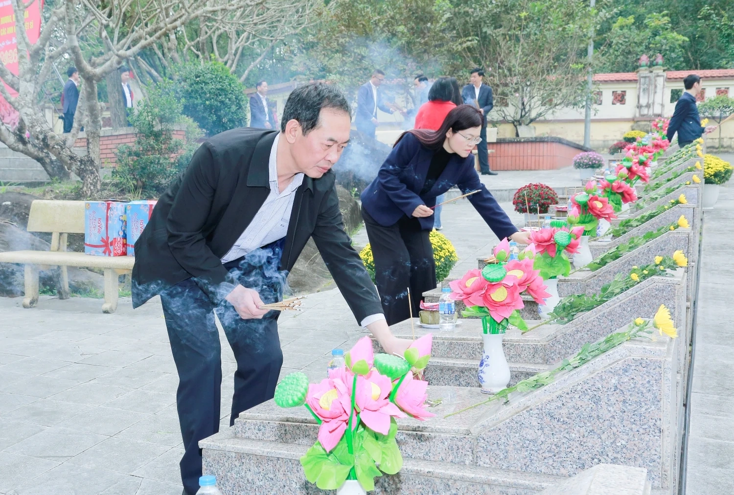 Ph&oacute; B&iacute; thư Tỉnh ủy, Chủ tịch Ủy ban MTTQ tỉnh Trịnh Tuấn Sinh thăm, tặng qu&agrave; Tết tại c&aacute;c phường Sầm Sơn, Nam Sầm Sơn v&agrave; x&atilde; Quảng Ninh