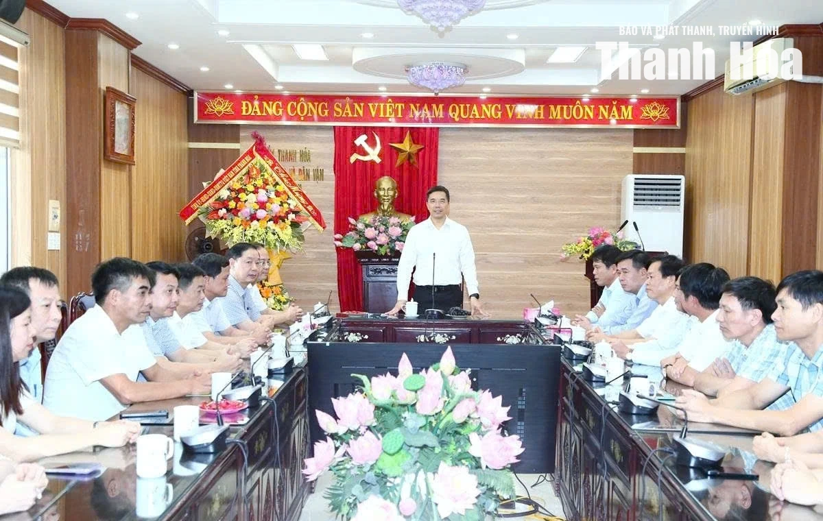 Phó Bí thư Thường trực Tỉnh ủy Nguyễn Hồng Phong chúc mừng Ngày truyền thống ngành Tuyên giáo của Đảng