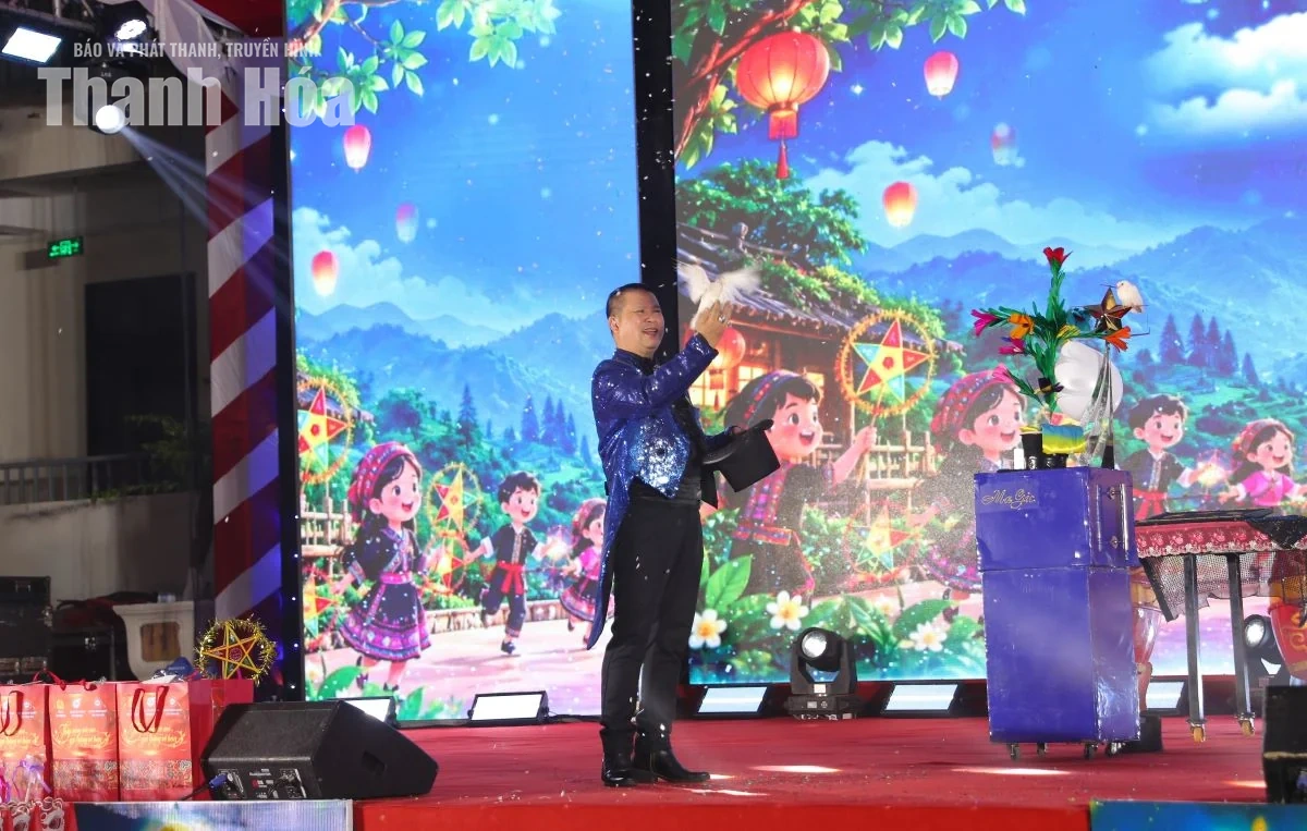Mang tiếng cười và sự quan tâm, sẻ chia đến với trẻ em nơi biên giới Yên Khương