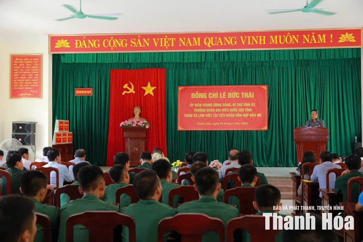 Bí thư Tỉnh ủy Lê Đức Thái dâng hương tưởng niệm các Anh hùng liệt sĩ và kiểm tra công tác sẵn sàng chiến đấu tại Đảo Mê