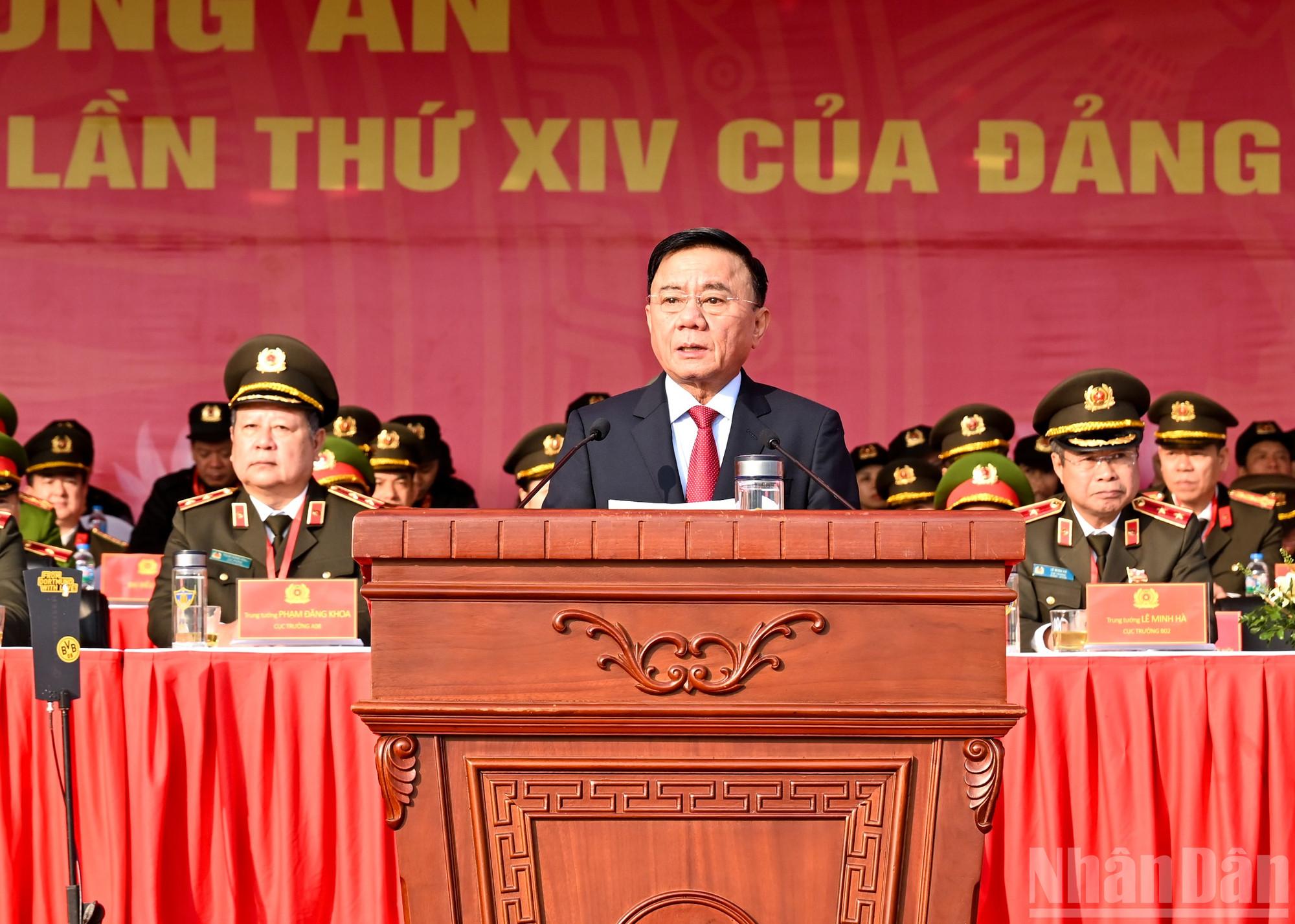 Thường trực Ban B&iacute; thư Trần Cẩm T&uacute; dự Lễ xuất qu&acirc;n bảo vệ an ninh trật tự phục vụ Đại hội XIV của Đảng