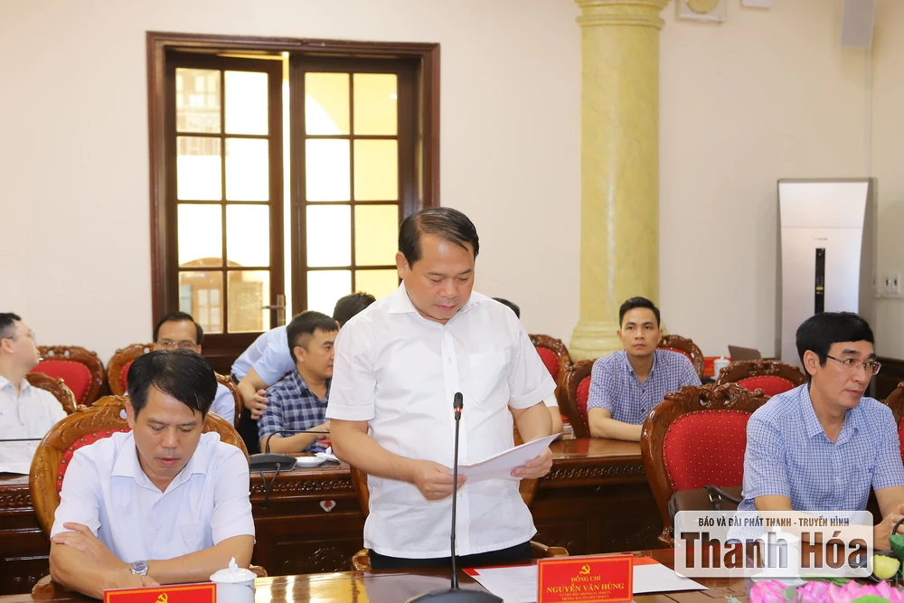 Trao tặng Huy hiệu Đảng cho các đồng chí nguyên lãnh đạo tỉnh Thanh Hóa