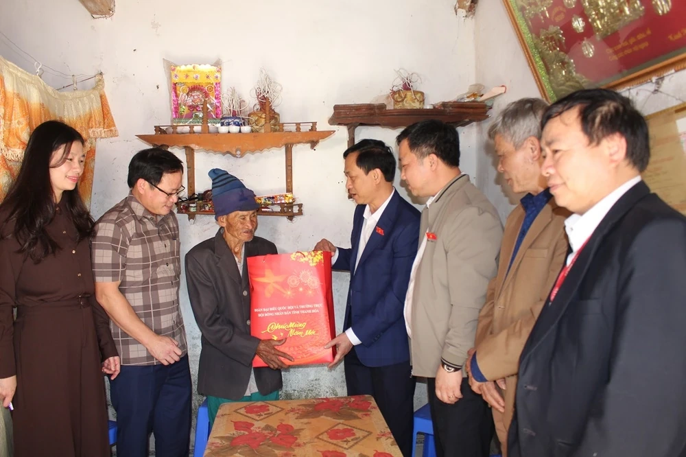 Ph&oacute; trưởng Đo&agrave;n ĐBQH tỉnh Mai Văn Hải thăm, tặng qu&agrave; Tết 2026 tại c&aacute;c địa phương