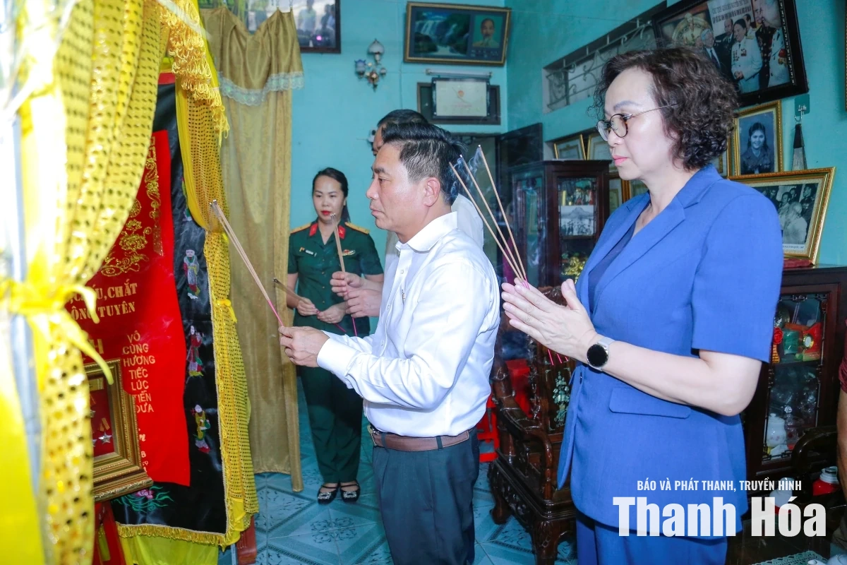 Phó Chủ tịch Quốc hội Nguyễn Doãn Anh viếng nghĩa trang liệt sĩ, tri ân người có công tại Thanh Hóa