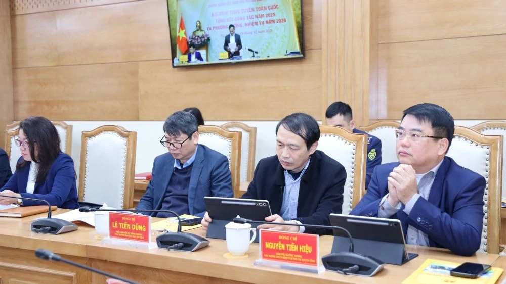 Quyết liệt từ gốc rễ, tạo chuyển biến thực chất trong đấu tranh chống bu&ocirc;n lậu, gian lận thương mại v&agrave; h&agrave;ng giả