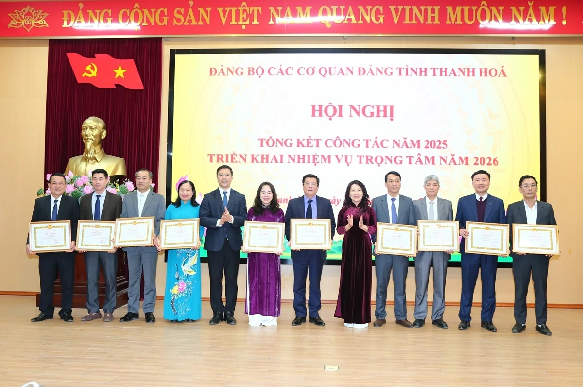 Ph&aacute; vỡ t&iacute;nh bảo thủ, tr&igrave; trệ, thay đổi tư duy, nhận thức nhằm tạo ra sức chiến đấu của tổ chức cơ sở đảng