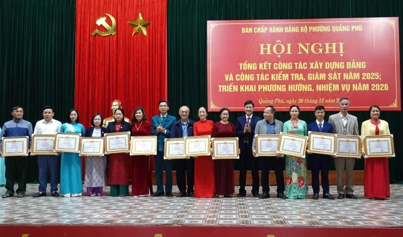 Phường Quảng Ph&uacute; tổng kết c&ocirc;ng t&aacute;c x&acirc;y dựng Đảng v&agrave; c&ocirc;ng t&aacute;c kiểm tra, gi&aacute;m s&aacute;t năm 2025