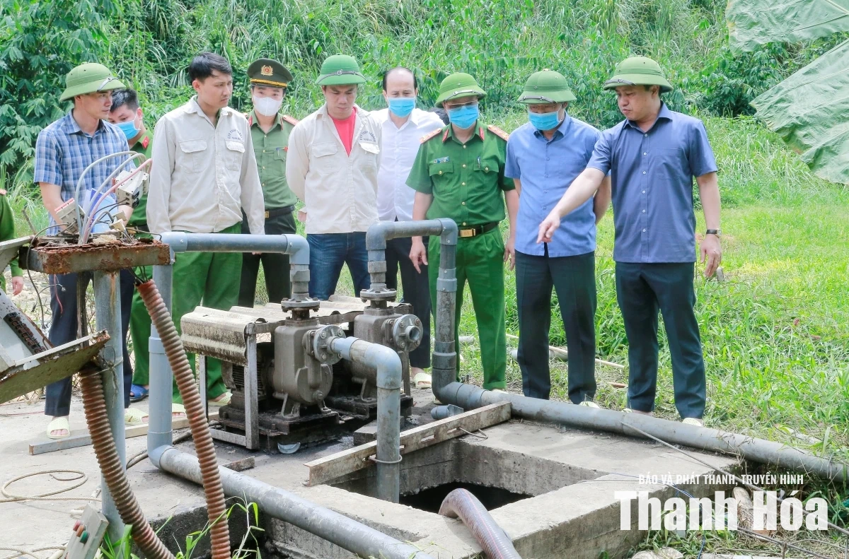 Phó Chủ tịch UBND tỉnh Cao Văn Cường kiểm tra hiện trường vụ tai nạn lao động nghiêm trọng tại xã Thạch Quảng