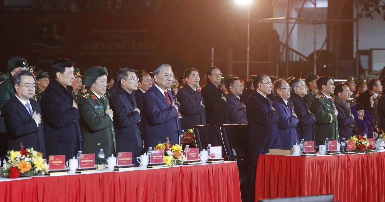 Lời hiệu triệu cho h&agrave;nh tr&igrave;nh mới của nội lực, đo&agrave;n kết, kh&aacute;t vọng ph&aacute;t triển
