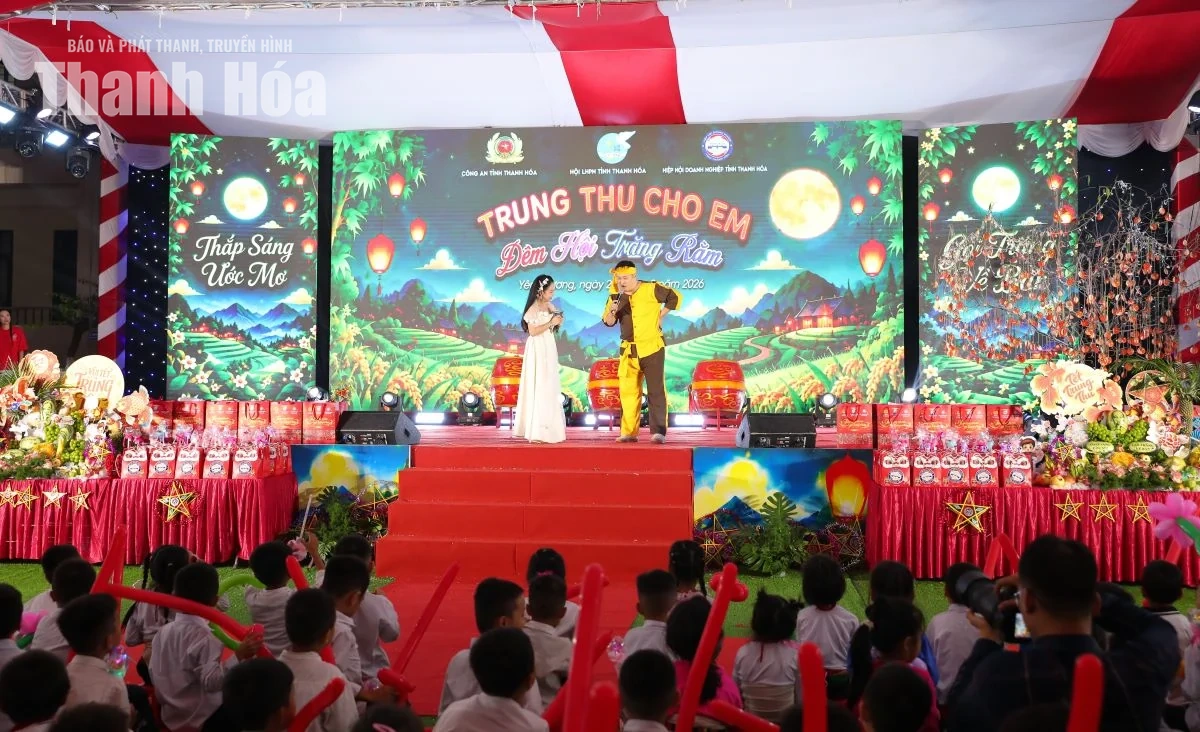 Mang tiếng cười và sự quan tâm, sẻ chia đến với trẻ em nơi biên giới Yên Khương