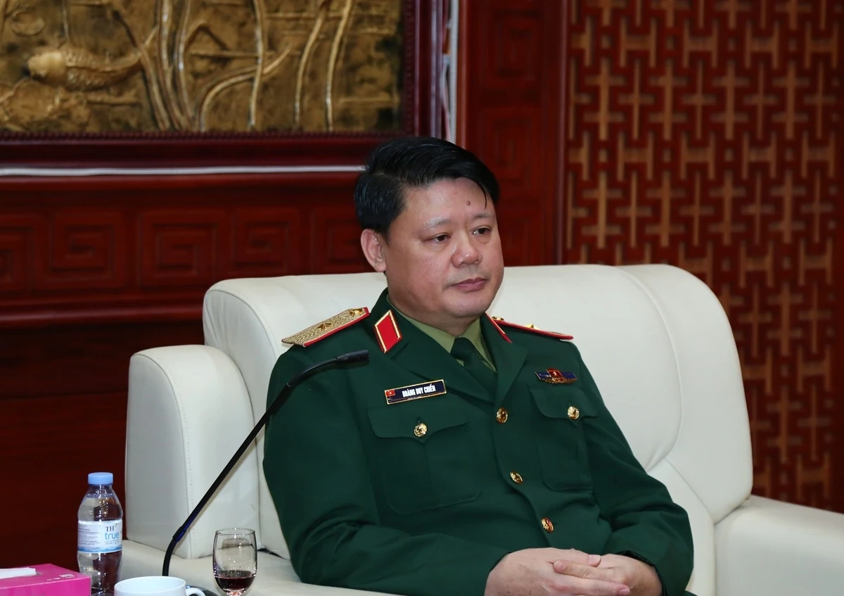 Ph&oacute; B&iacute; thư Thường trực Tỉnh ủy Nguyễn Hồng Phong thăm, ch&uacute;c mừng Bộ Tư lệnh Qu&acirc;n khu 4