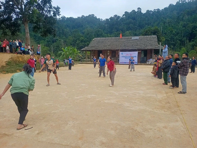 Đồng bào Mông một lòng theo Đảng - Khát vọng đổi đời từ núi cao (Bài 1): Mở “nút thắt” trong nếp nghĩ, cách làm