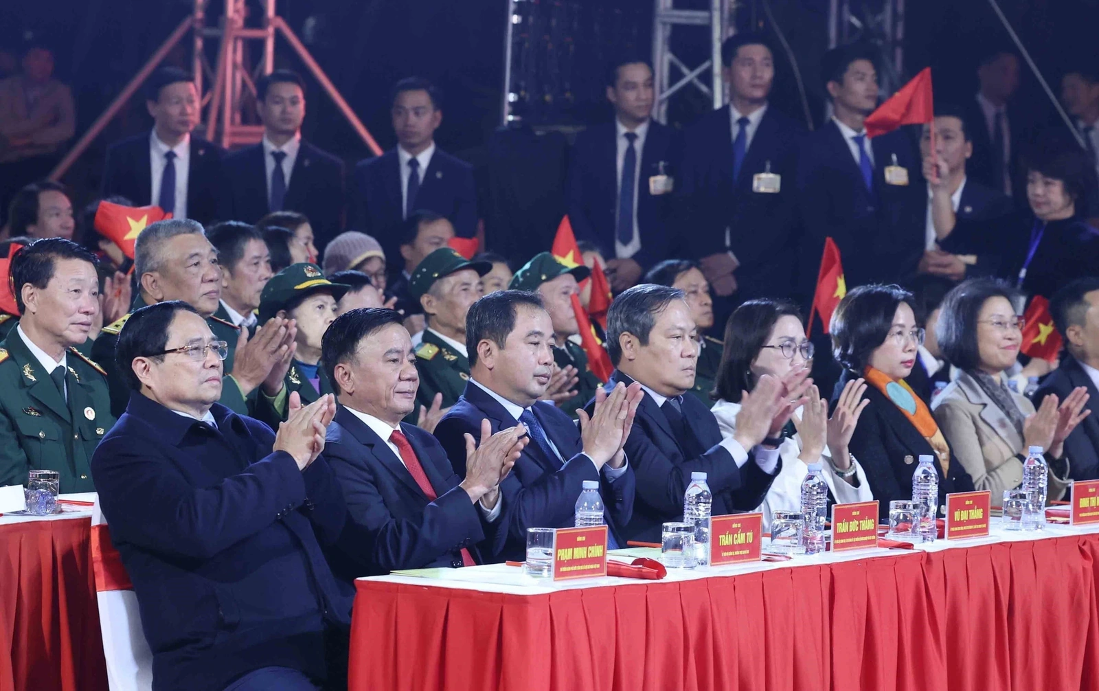 Lời hiệu triệu cho h&agrave;nh tr&igrave;nh mới của nội lực, đo&agrave;n kết, kh&aacute;t vọng ph&aacute;t triển