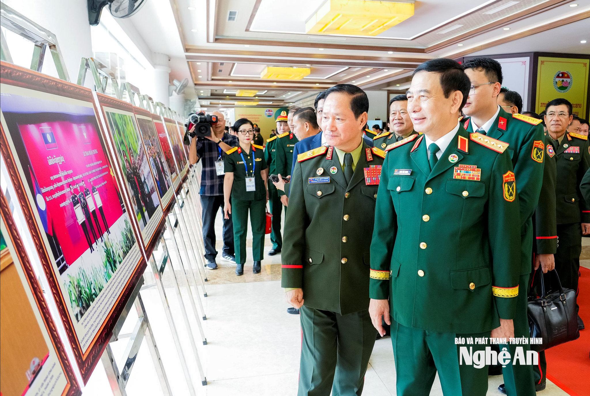 Hội đàm giữa Bộ trưởng Bộ Quốc phòng Việt Nam và Bộ trưởng Bộ Quốc phòng Lào
