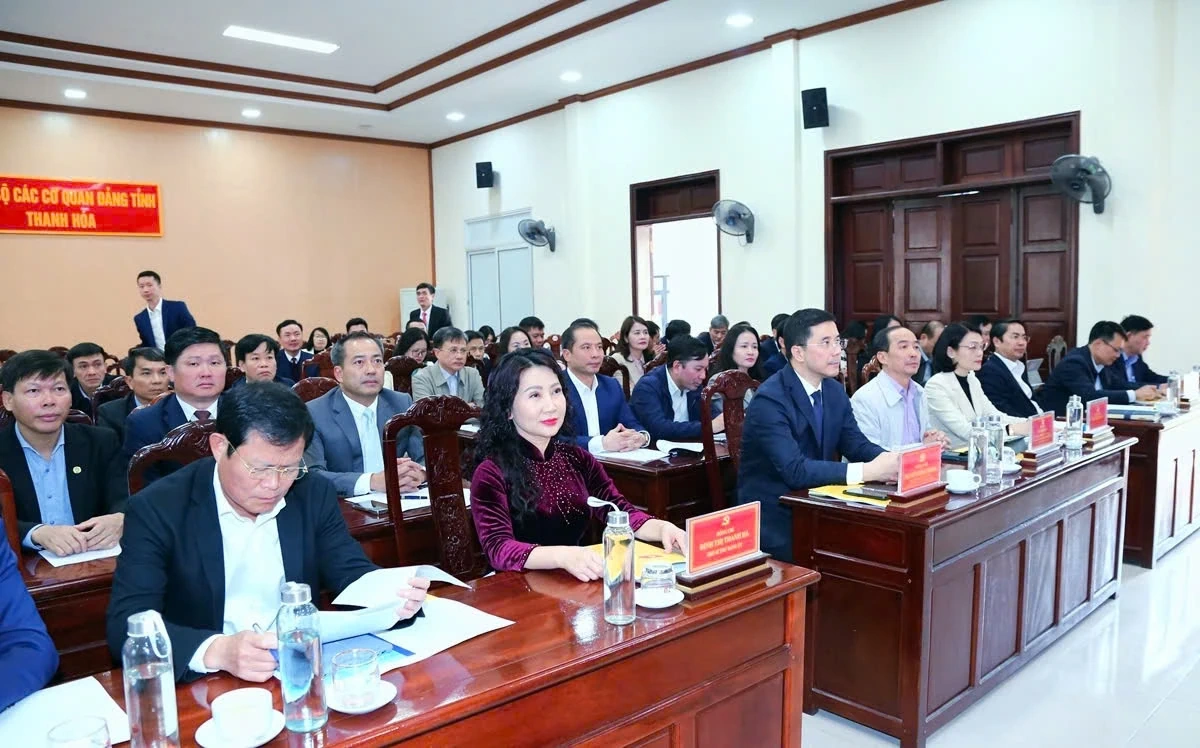 Ph&aacute; vỡ t&iacute;nh bảo thủ, tr&igrave; trệ, thay đổi tư duy, nhận thức nhằm tạo ra sức chiến đấu của tổ chức cơ sở đảng