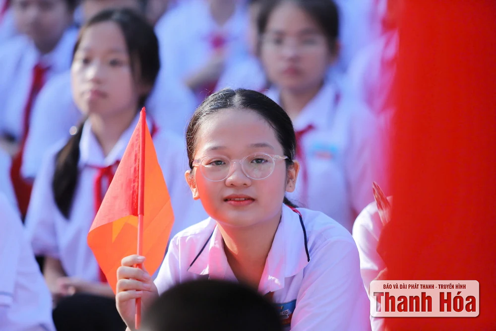 Bí thư Tỉnh ủy Nguyễn Doãn Anh và Chủ tịch UBND tỉnh Đỗ Minh Tuấn dự lễ khai giảng năm học 2025-2026 tại Trường THCS Trần Mai Ninh