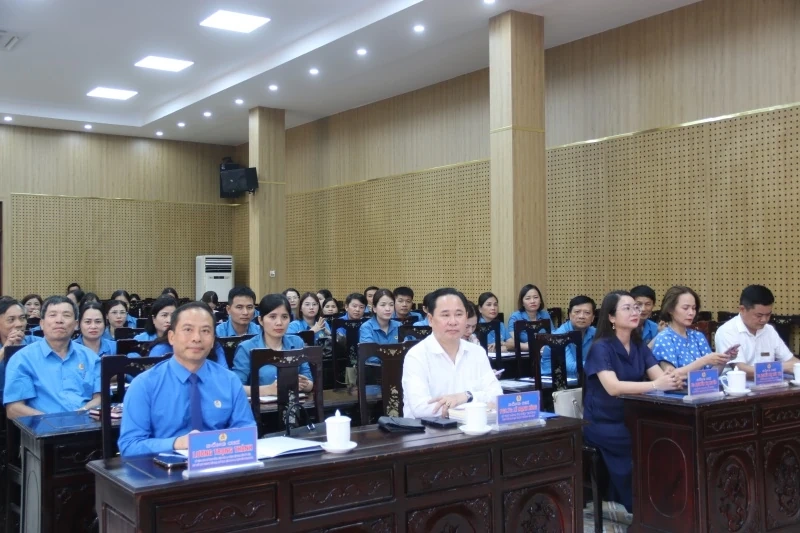 Khai giảng lớp bồi dưỡng lý luận và nghiệp vụ công tác công đoàn