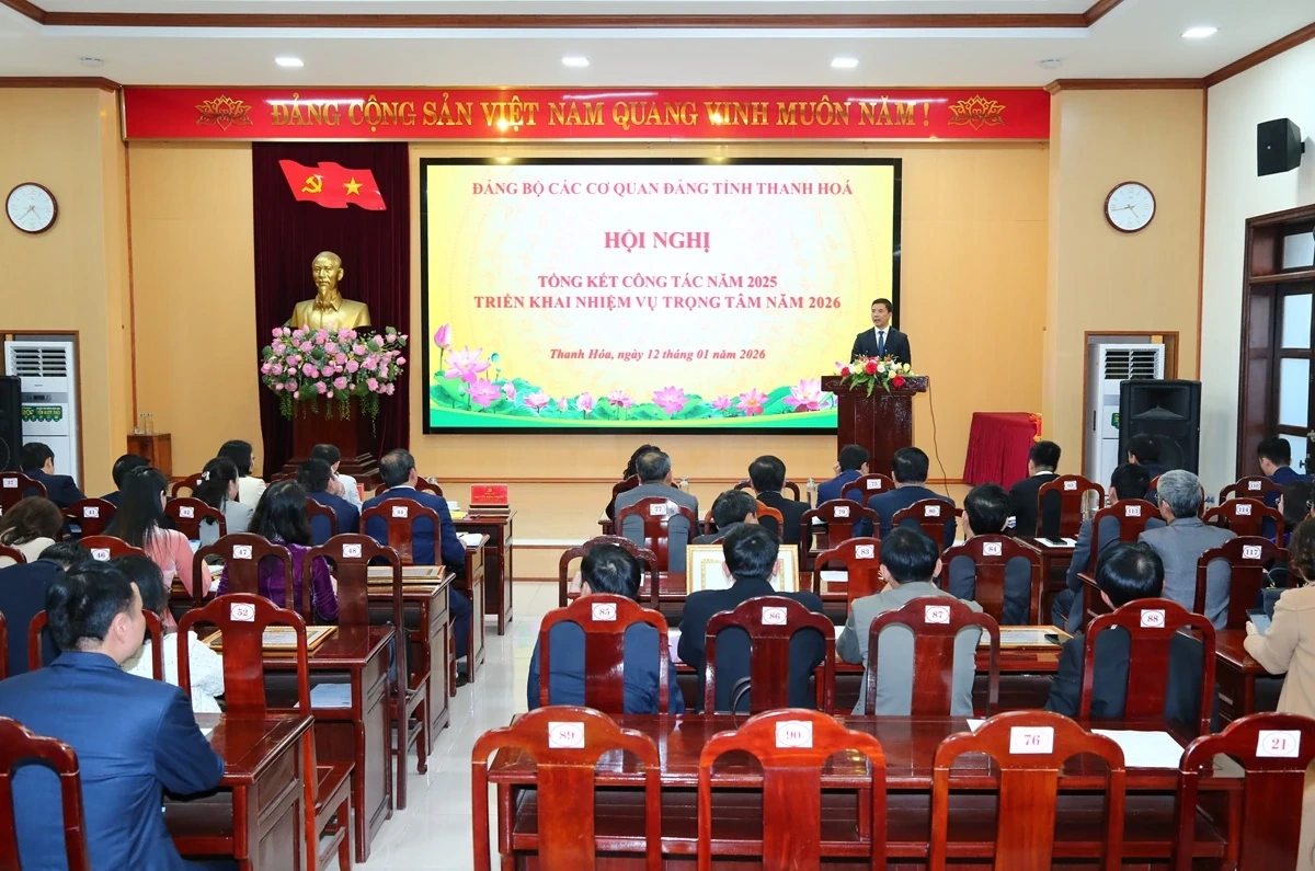 Ph&aacute; vỡ t&iacute;nh bảo thủ, tr&igrave; trệ, thay đổi tư duy, nhận thức nhằm tạo ra sức chiến đấu của tổ chức cơ sở đảng