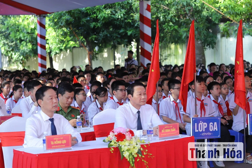 Bí thư Tỉnh ủy Nguyễn Doãn Anh và Chủ tịch UBND tỉnh Đỗ Minh Tuấn dự lễ khai giảng năm học 2025-2026 tại Trường THCS Trần Mai Ninh