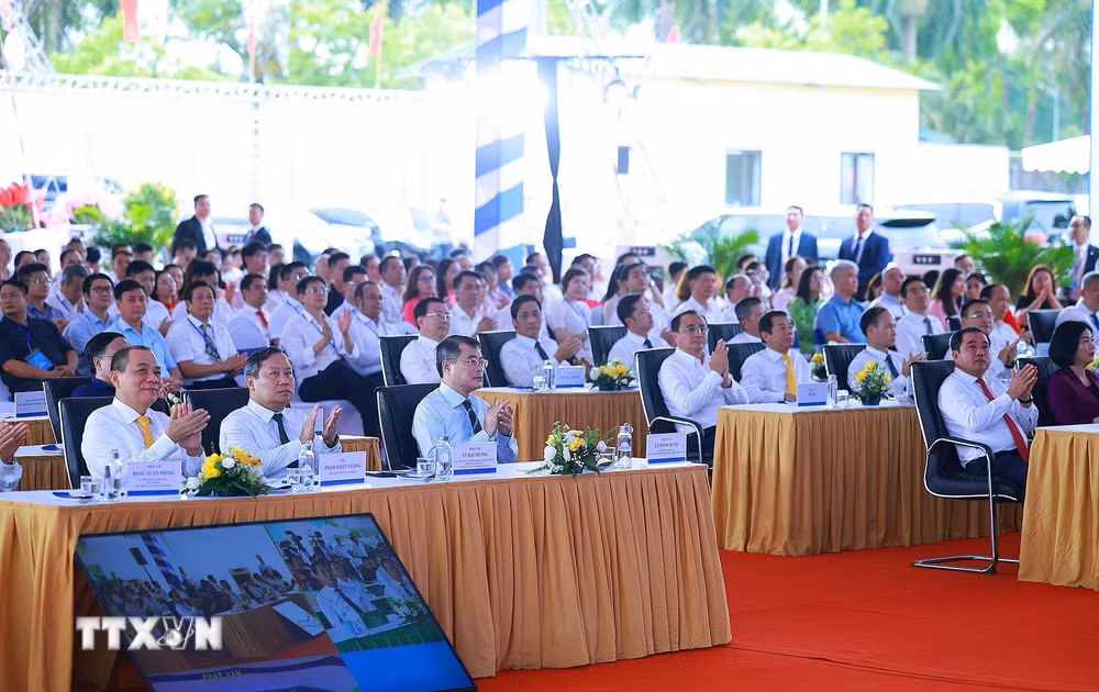 ttxvn-thu-tuong-du-le-khoi-cong-du-an-nha-o-cho-thue-thanh-pho-va-duong-sat-do-thi-thanh-pho-ha-noi-4.jpg