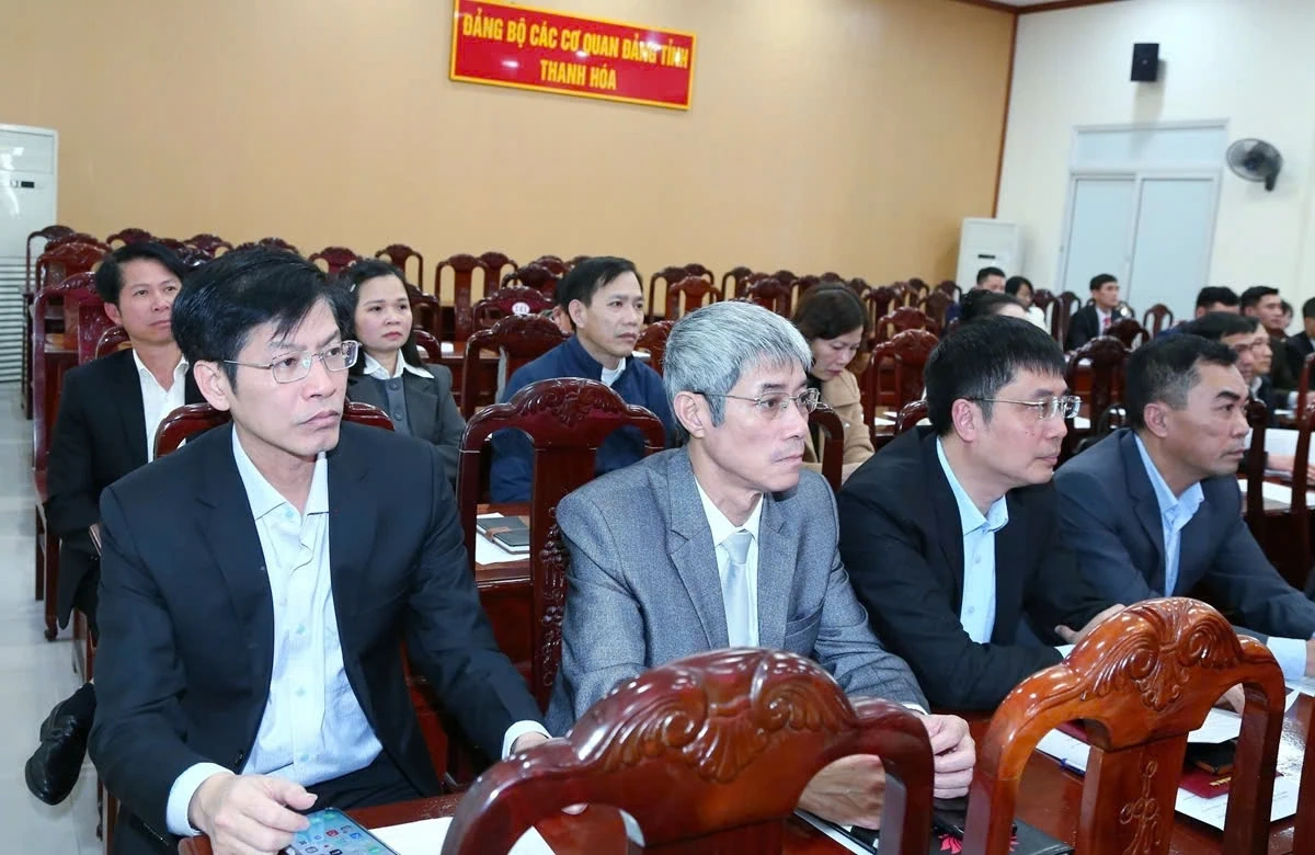 Ph&aacute; vỡ t&iacute;nh bảo thủ, tr&igrave; trệ, thay đổi tư duy, nhận thức nhằm tạo ra sức chiến đấu của tổ chức cơ sở đảng