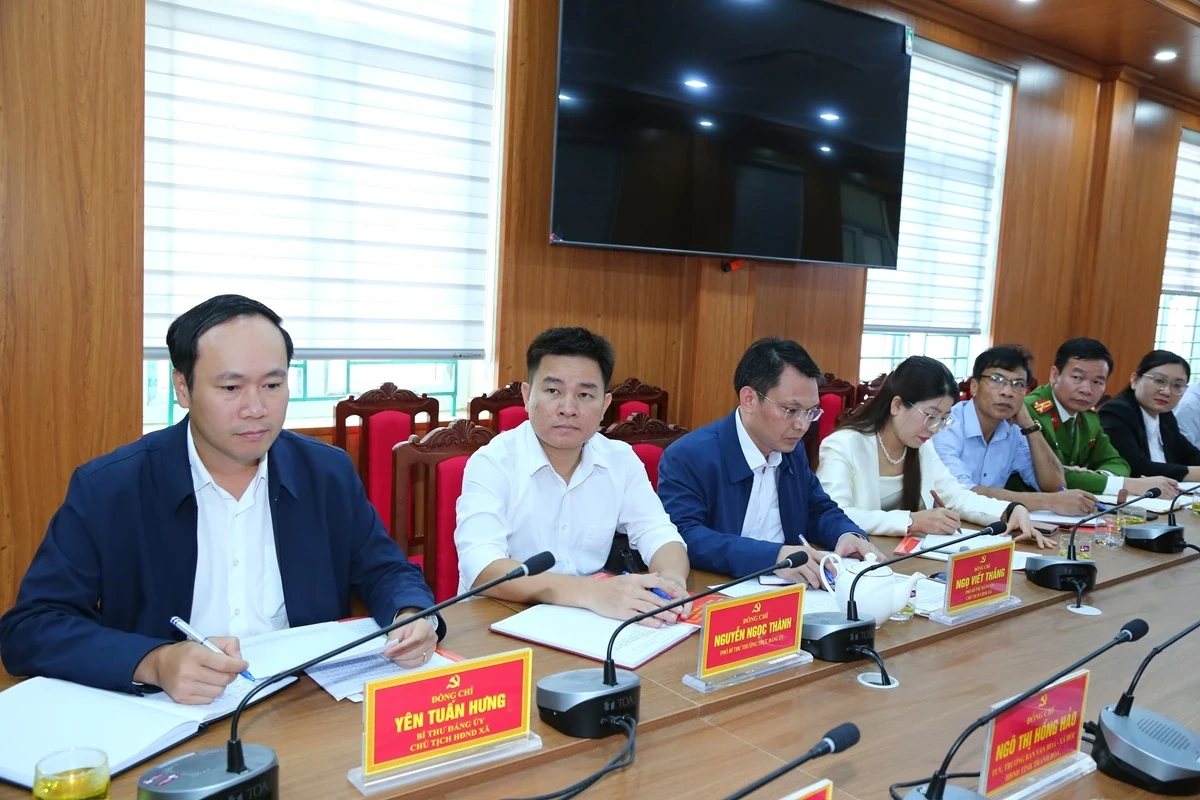 Ph&oacute; B&iacute; thư Thường trực Tỉnh ủy Nguyễn Hồng Phong thăm, l&agrave;m việc tại x&atilde; Hoa Lộc