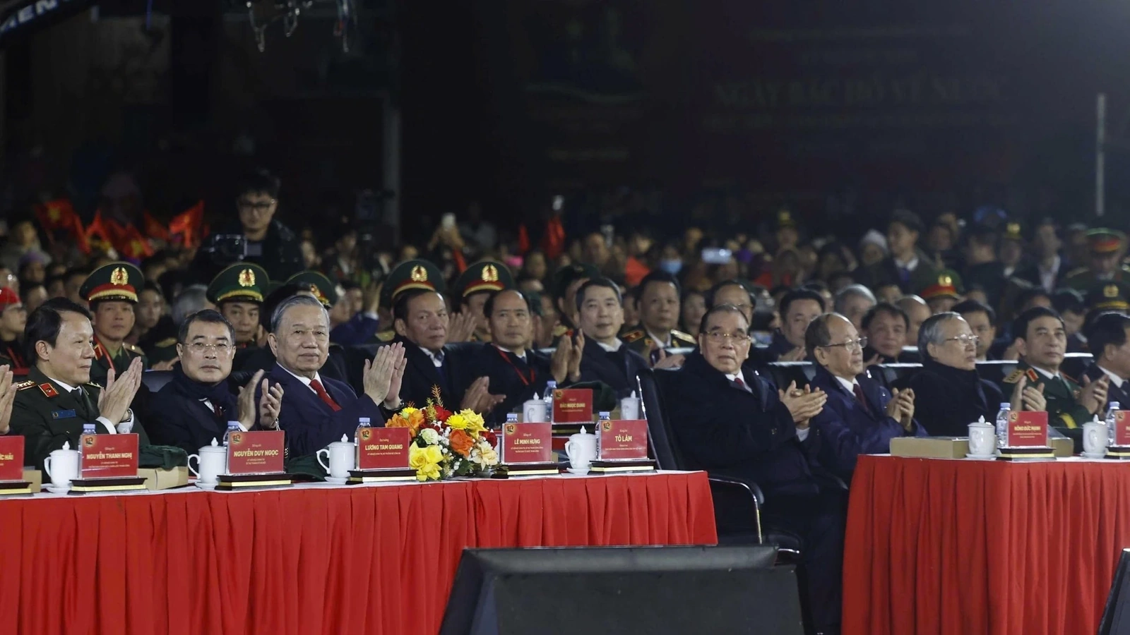 Lời hiệu triệu cho h&agrave;nh tr&igrave;nh mới của nội lực, đo&agrave;n kết, kh&aacute;t vọng ph&aacute;t triển