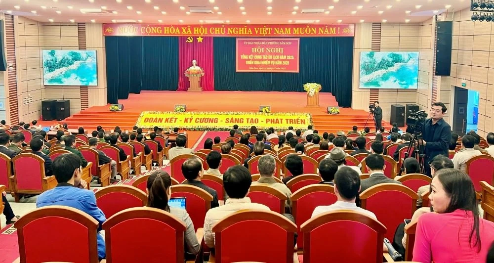 Phấn đấu x&acirc;y dựng mỗi c&ocirc;ng d&acirc;n Sầm Sơn l&agrave; một đại sứ du lịch