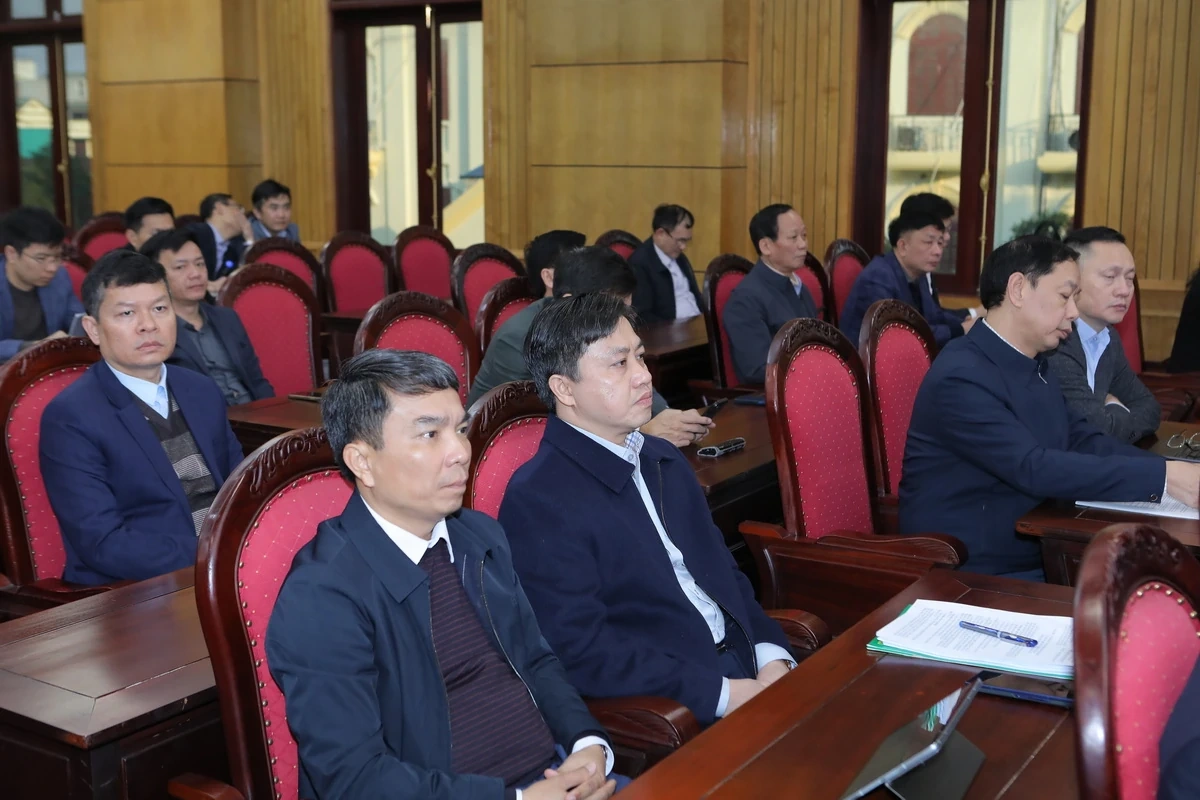 Triển khai nghiêm túc các nhiệm vụ ngay từ đầu năm và chăm lo Tết cho Nhân dân