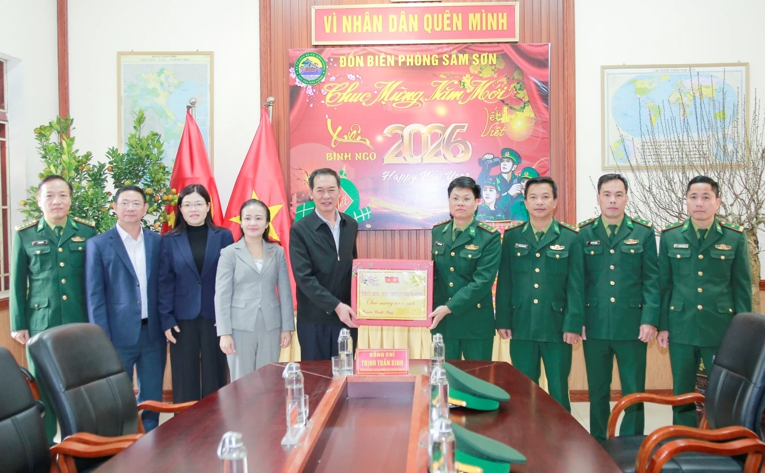 Ph&oacute; B&iacute; thư Tỉnh ủy, Chủ tịch Ủy ban MTTQ tỉnh Trịnh Tuấn Sinh thăm, tặng qu&agrave; Tết tại c&aacute;c phường Sầm Sơn, Nam Sầm Sơn v&agrave; x&atilde; Quảng Ninh