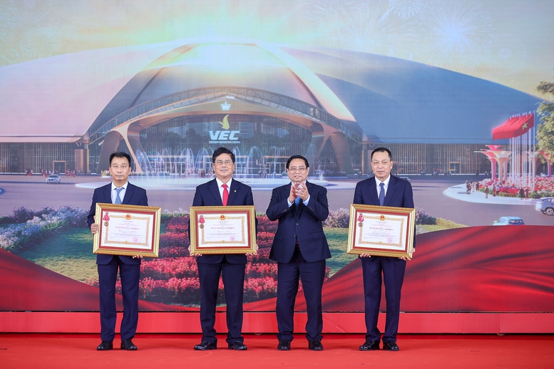 Thủ tướng Phạm Minh Chính: Không khí đặc biệt, khí thế đặc biệt, nỗ lực đặc biệt, sẽ tạo thành quả đặc biệt- Ảnh 11. Thủ tướng Phạm Minh Chính: Không khí đặc biệt, khí thế đặc biệt, nỗ lực đặc biệt, sẽ tạo thành quả đặc biệt- Ảnh 11.