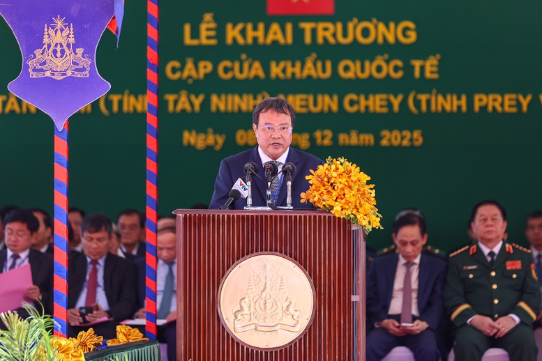 Thủ tướng Phạm Minh Chính cùng Thủ tướng Campuchia khai trương cặp cửa khẩu quốc tế mới- Ảnh 8. Thủ tướng Phạm Minh Chính cùng Thủ tướng Campuchia khai trương cặp cửa khẩu quốc tế mới- Ảnh 8.