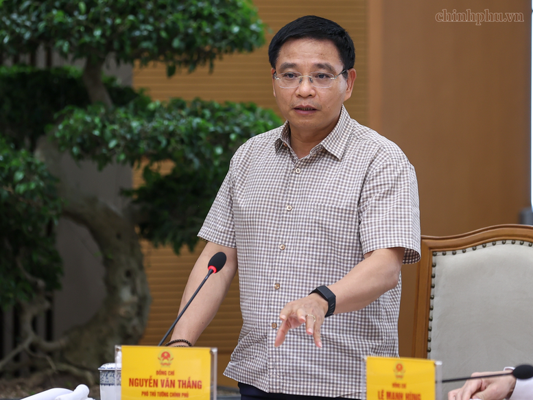 Thủ tướng: Cắt giảm tối đa các khâu trung gian, giảm chi phí, bảo đảm đủ xăng dầu trong mọi tình huống- Ảnh 4.