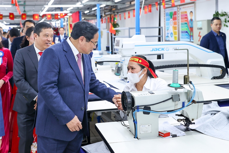 Thủ tướng: Phát triển ngành công nghiệp thời trang, biến dệt may Việt Nam thành thương hiệu toàn cầu- Ảnh 2. Thủ tướng: Phát triển ngành công nghiệp thời trang, biến dệt may Việt Nam thành thương hiệu toàn cầu- Ảnh 2.