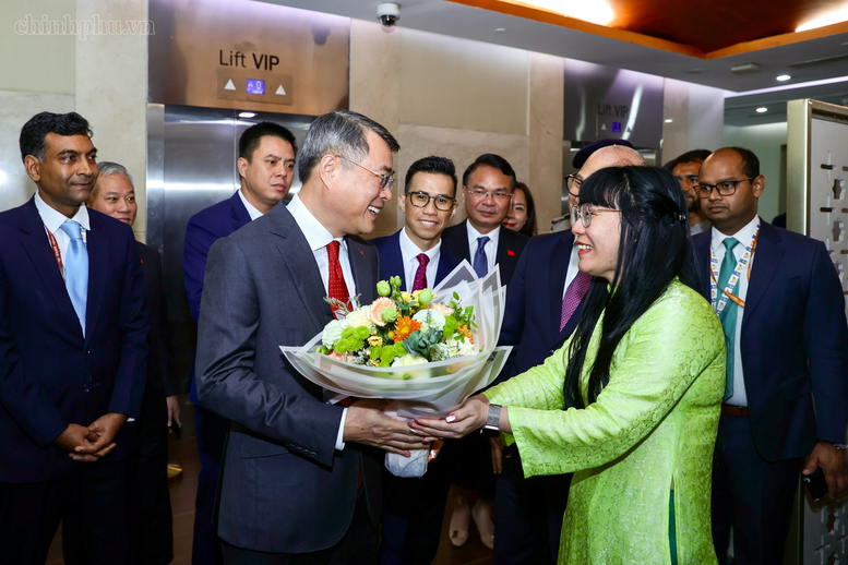Thủ tướng tới New Delhi, bắt đầu chương trình dự Hội nghị thượng đỉnh BRICS và làm việc song phương tại Ấn Độ- Ảnh 2.