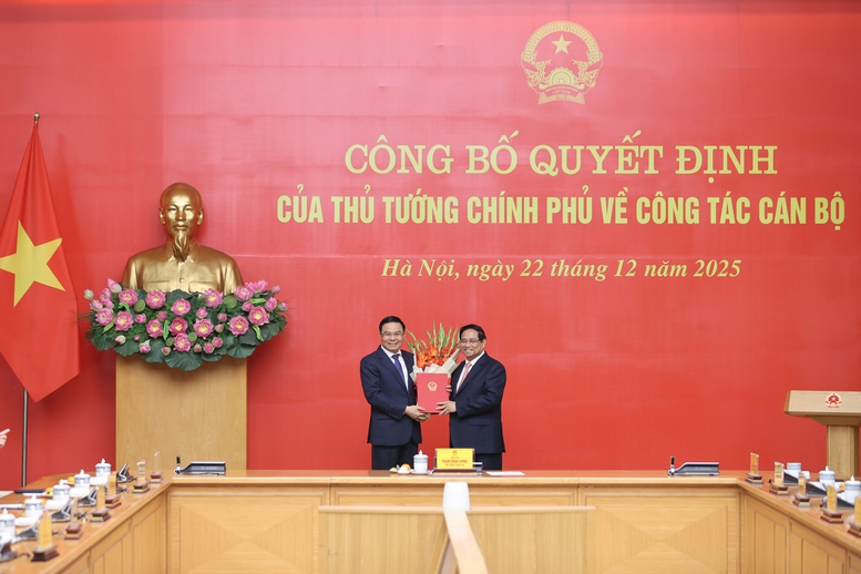 Thủ tướng trao Quyết định giao Quyền Bộ trưởng Bộ C&ocirc;ng Thương- Ảnh 3.