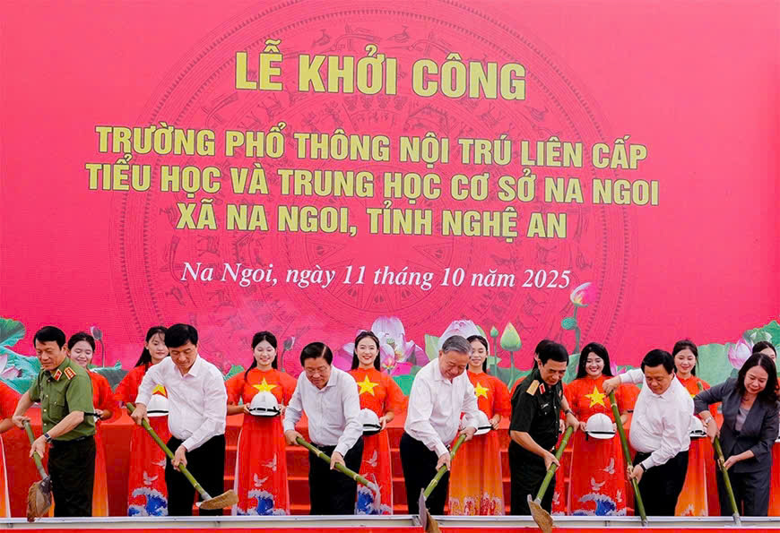 Đồng chí Tổng Bí thư Tô Lâm cùng các đồng chí lãnh đạo Đảng, Nhà nước tham dự Lễ khởi công xây dựng Trường Phổ thông nội trú liên cấp Tiểu học và Trung học cơ sở Na Ngoi