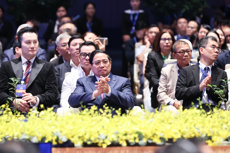 Thủ tướng: Vừa tự lực, tự cường, vừa đẩy mạnh hợp tác để TPHCM trở thành 