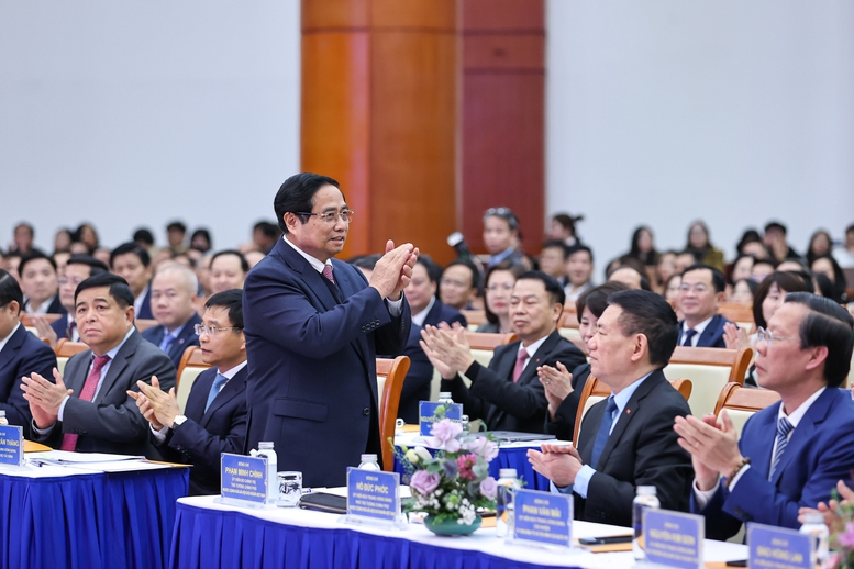 Thủ tướng Phạm Minh Ch&iacute;nh: Vốn chờ dự &aacute;n, kh&ocirc;ng để dự &aacute;n chờ vốn- Ảnh 1.