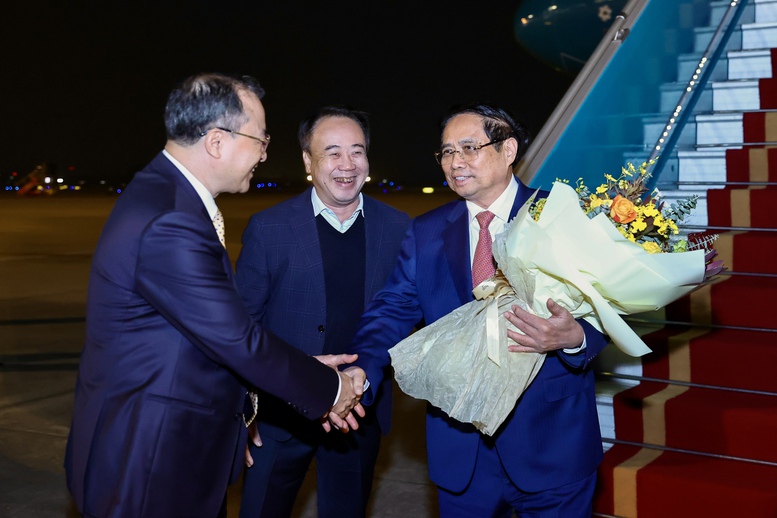 Thủ tướng Phạm Minh Chính về tới Hà Nội, kết thúc tốt đẹp chuyến công tác tại Lào- Ảnh 2.