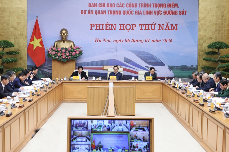 Thủ tướng: Khẩn trương đề xuất c&ocirc;ng nghệ, h&igrave;nh thức đầu tư với đường sắt tốc độ cao Bắc &ndash; Nam- Ảnh 1.
