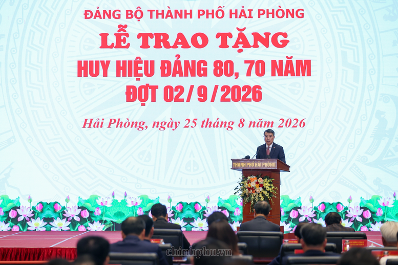 Thủ tướng Lê Minh Hưng trao Huy hiệu Đảng tặng các đảng viên lão thành- Ảnh 8.