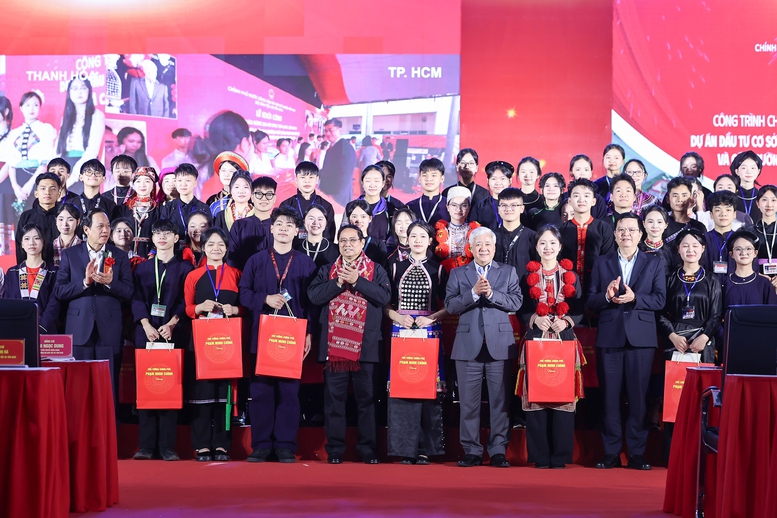 Thủ tướng dự khởi c&ocirc;ng 3 ng&ocirc;i trường của