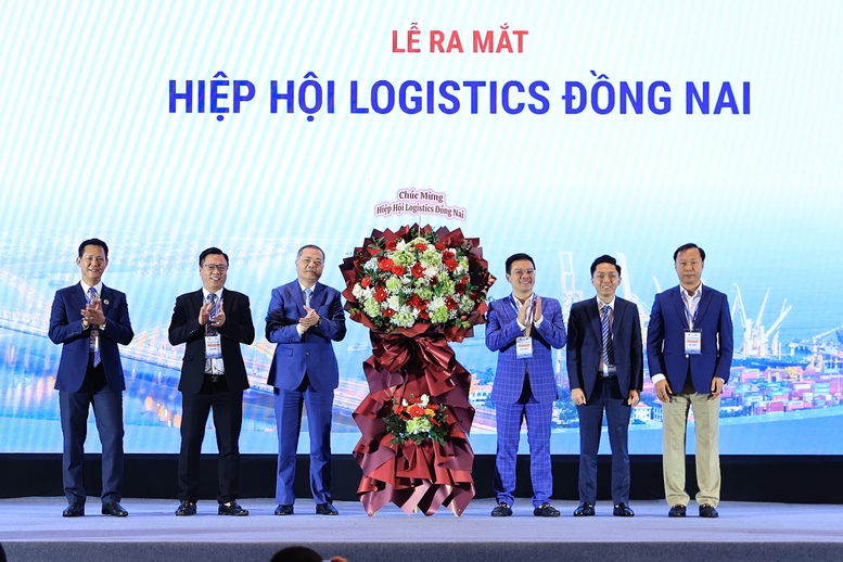 Thủ tướng: Đưa Việt Nam trở thành trung tâm dịch vụ logistics hàng đầu Đông Nam Á, châu Á và thế giới- Ảnh 9.