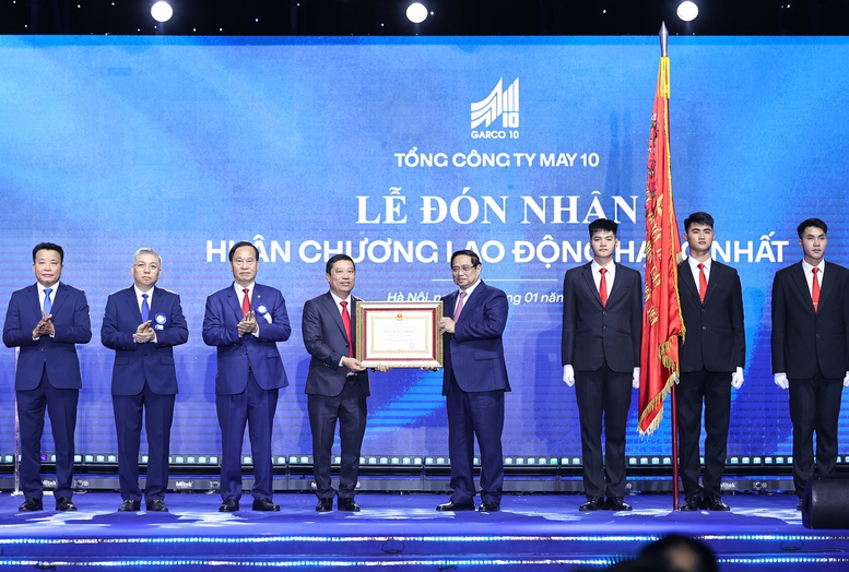 Thủ tướng: Phát triển ngành công nghiệp thời trang, biến dệt may Việt Nam thành thương hiệu toàn cầu- Ảnh 6. Thủ tướng: Phát triển ngành công nghiệp thời trang, biến dệt may Việt Nam thành thương hiệu toàn cầu- Ảnh 6.