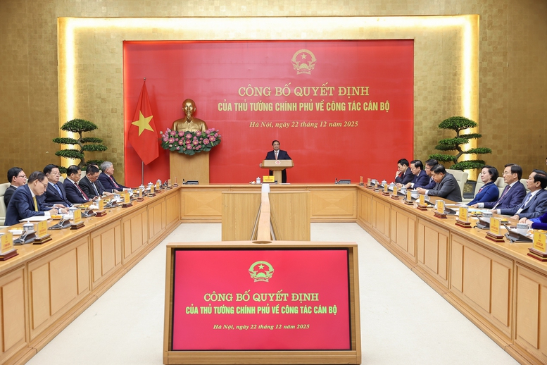 Thủ tướng trao Quyết định giao Quyền Bộ trưởng Bộ C&ocirc;ng Thương- Ảnh 1.