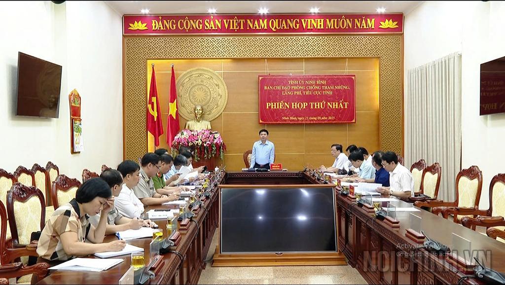 Quang cảnh Phiên họp